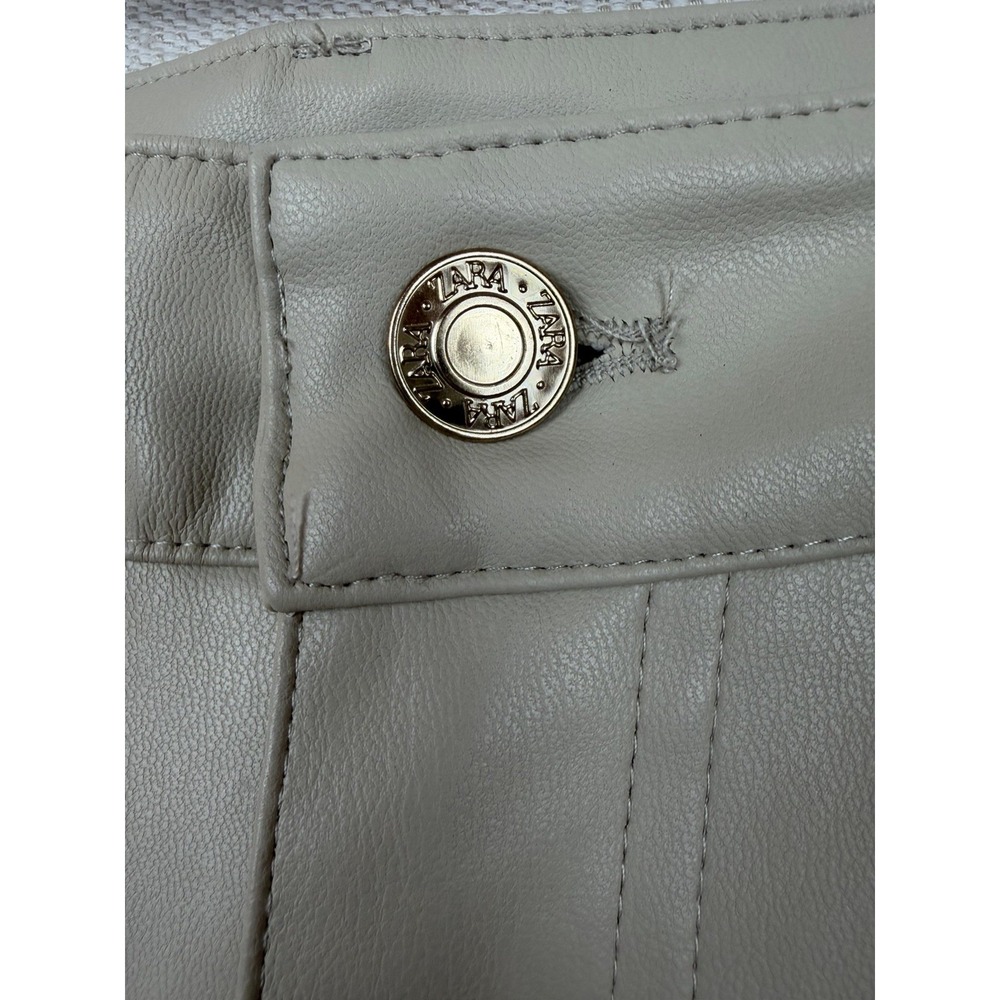 Zara Beige Faux Leather Women's Fit Pants 4 Straight Leg Stretchy 28X25 Gold Zip - Picture 2 of 12